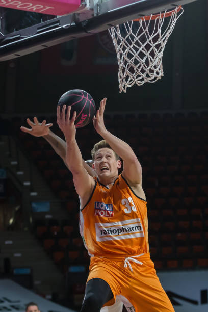 门希克身为 门希克身为